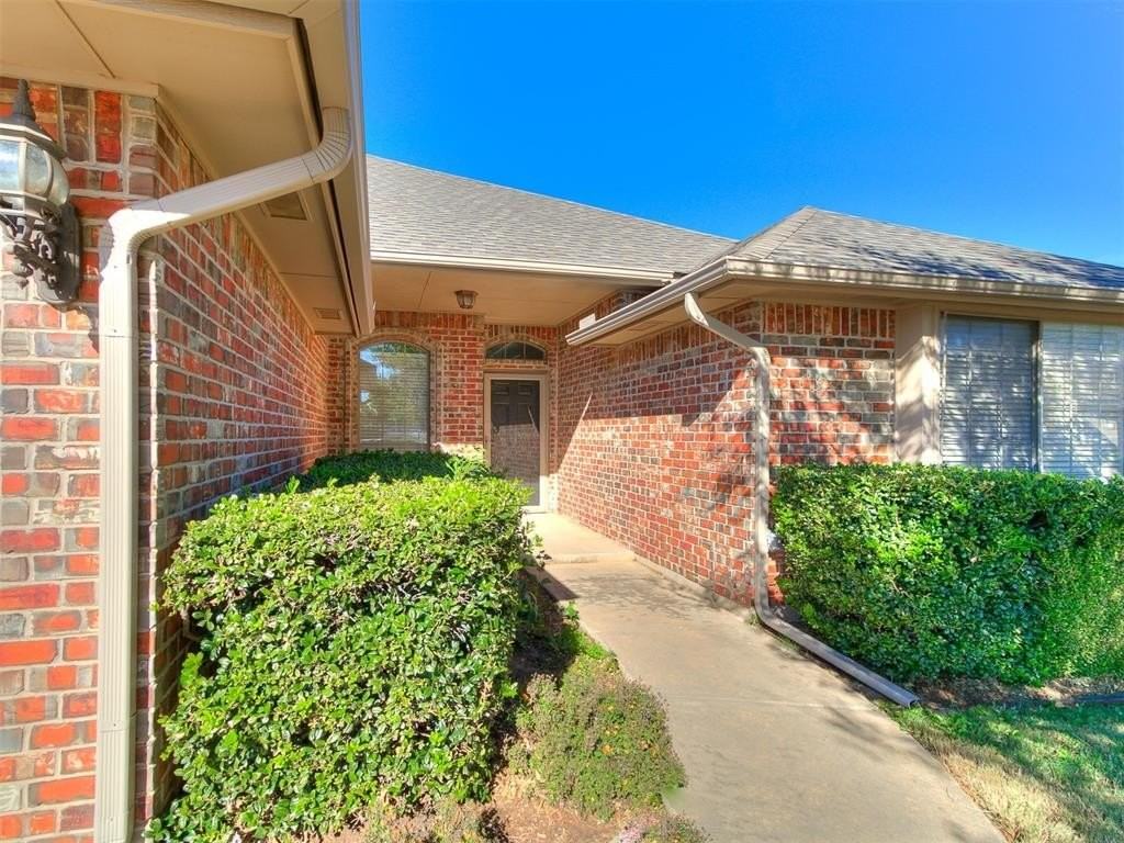 8401 Nw 107th St - Photo 7 of 37