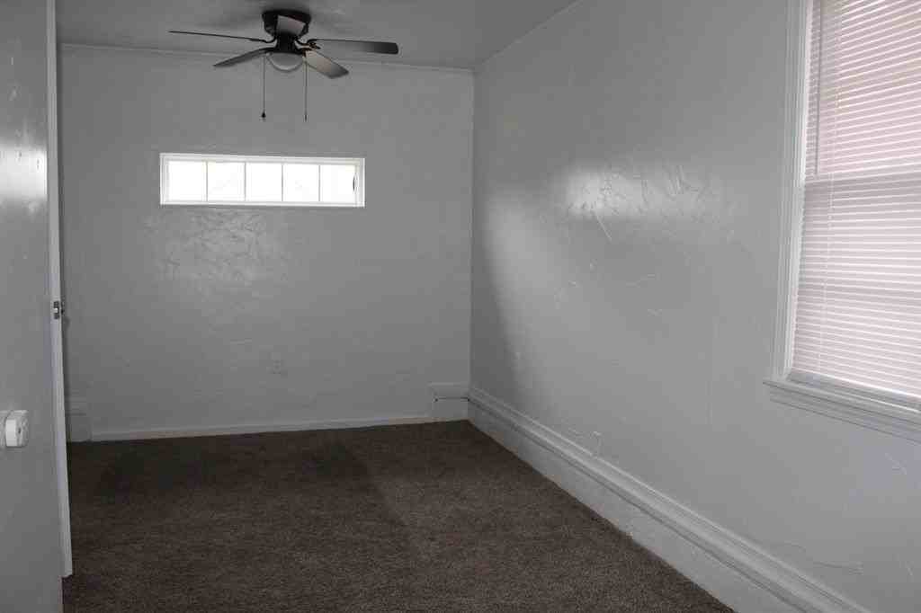 3800 Woodside Dr - Photo 4 of 11