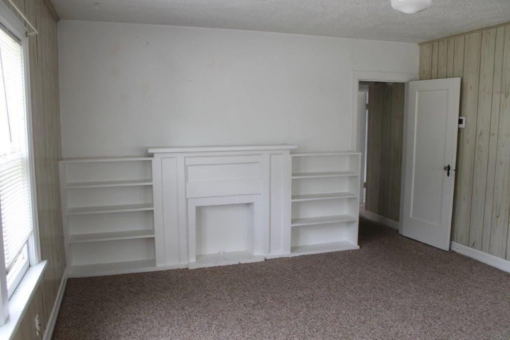 471 Elm Ave - Photo 2 of 14