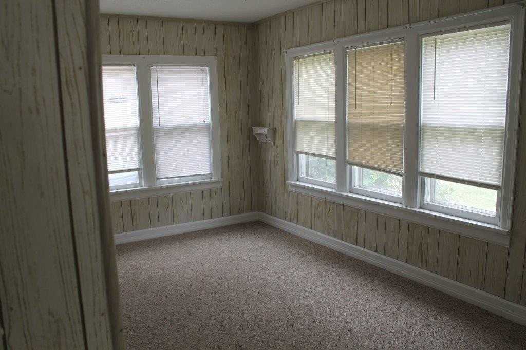 471 Elm Ave - Photo 4 of 14