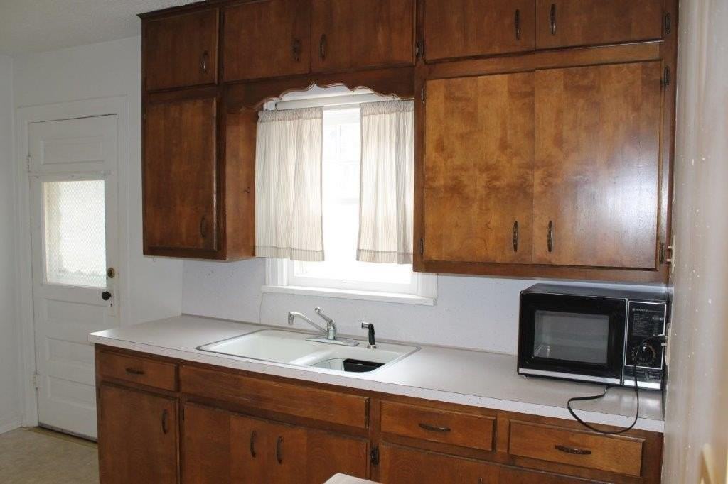 471 Elm Ave - Photo 5 of 14