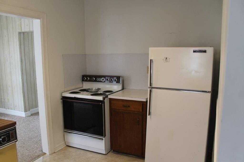 471 Elm Ave - Photo 6 of 14