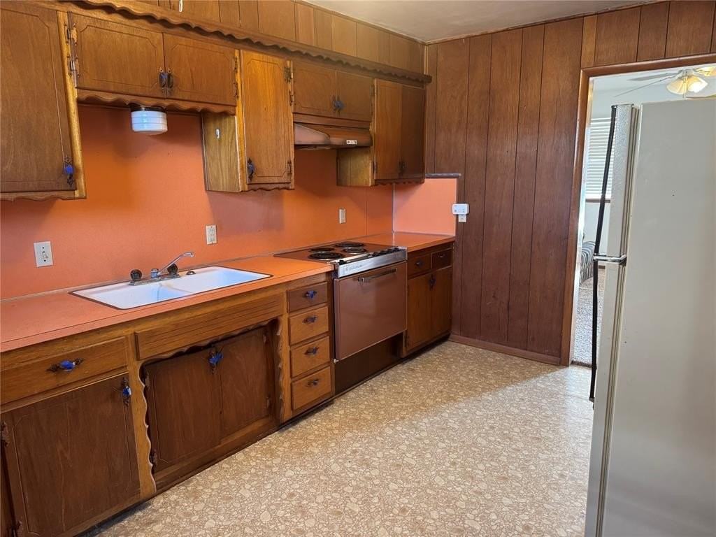 1303 Meadow Ln - Photo 3 of 5