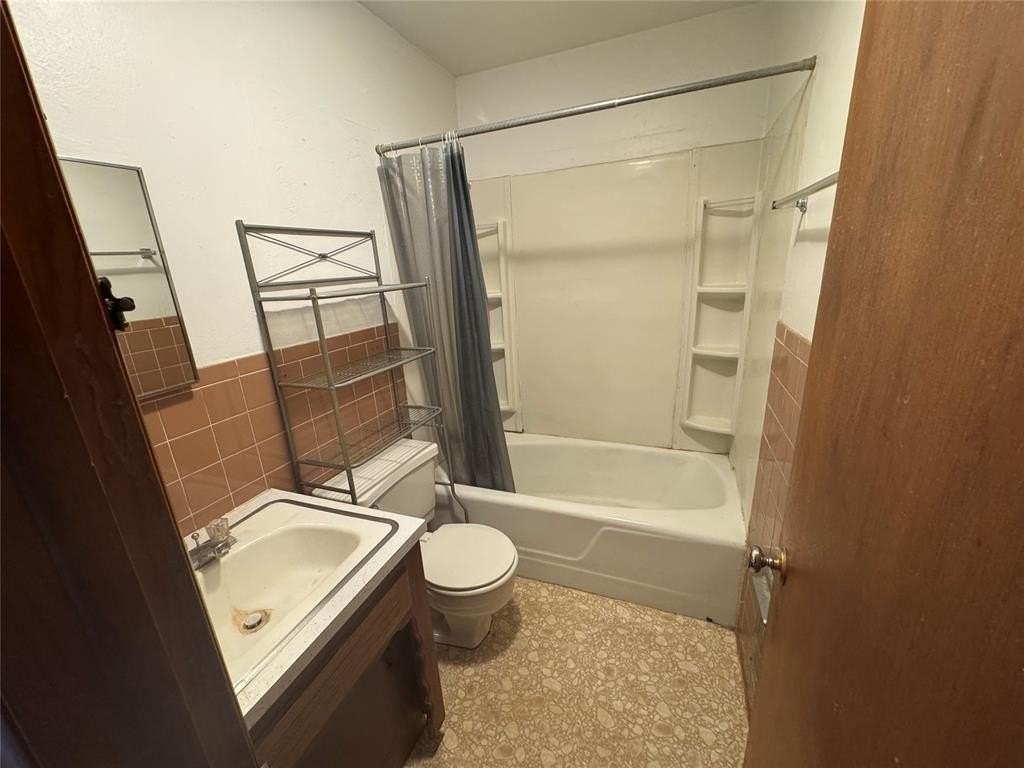 1303 Meadow Ln - Photo 4 of 5