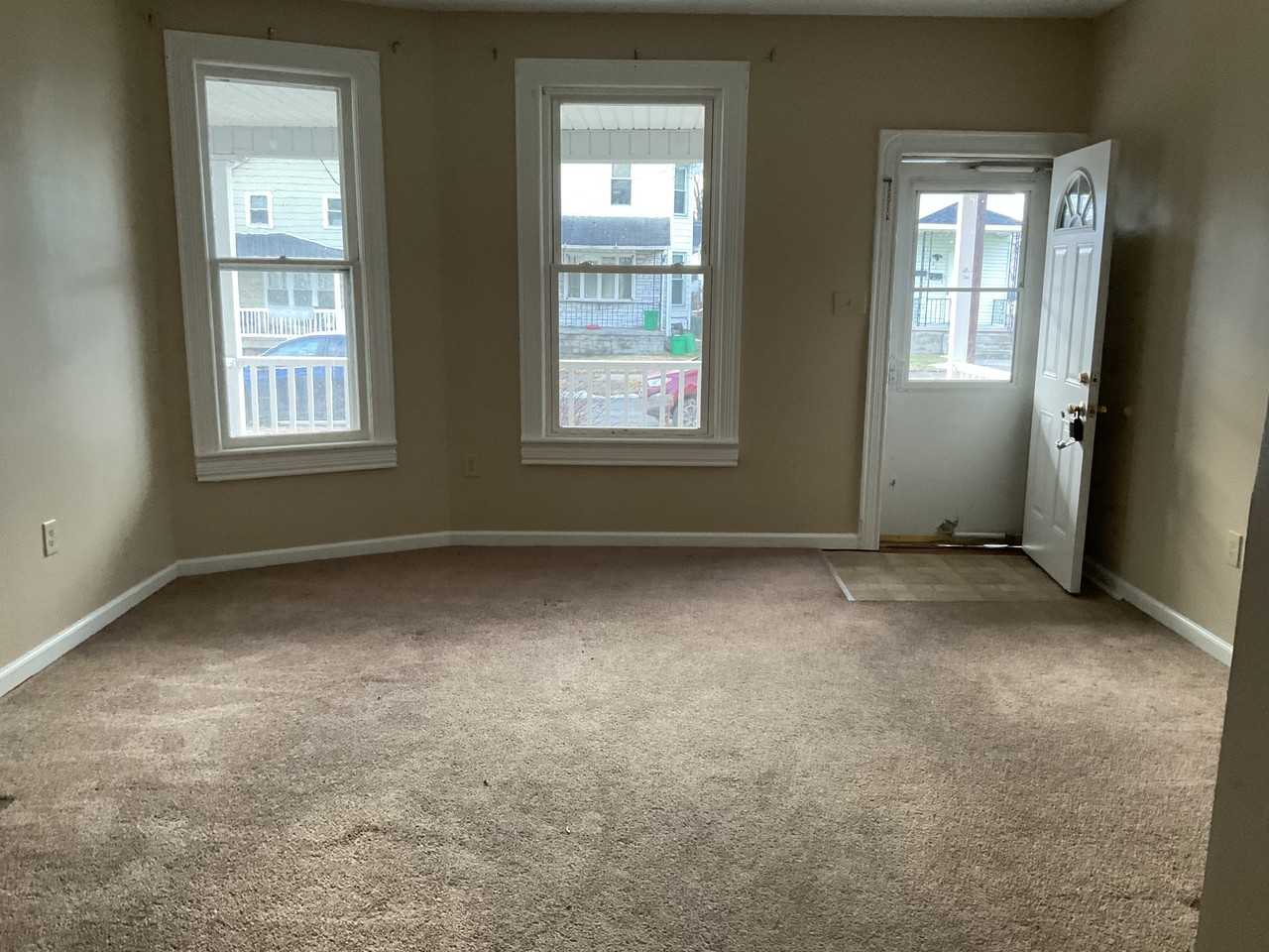 120 Parke St - Photo 4 of 14