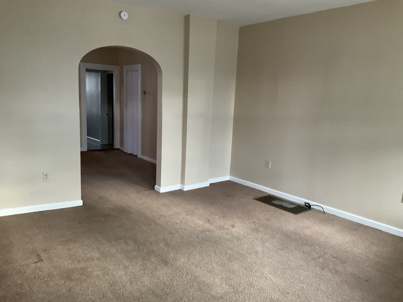 120 Parke St - Photo 5 of 14