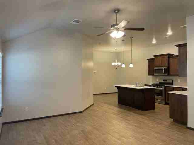 629 Marlin Ct - Photo 3 of 33