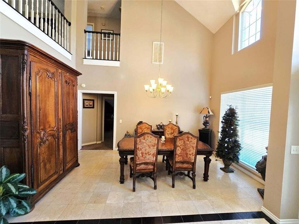 14509 Oakmond Rd - Photo 3 of 8