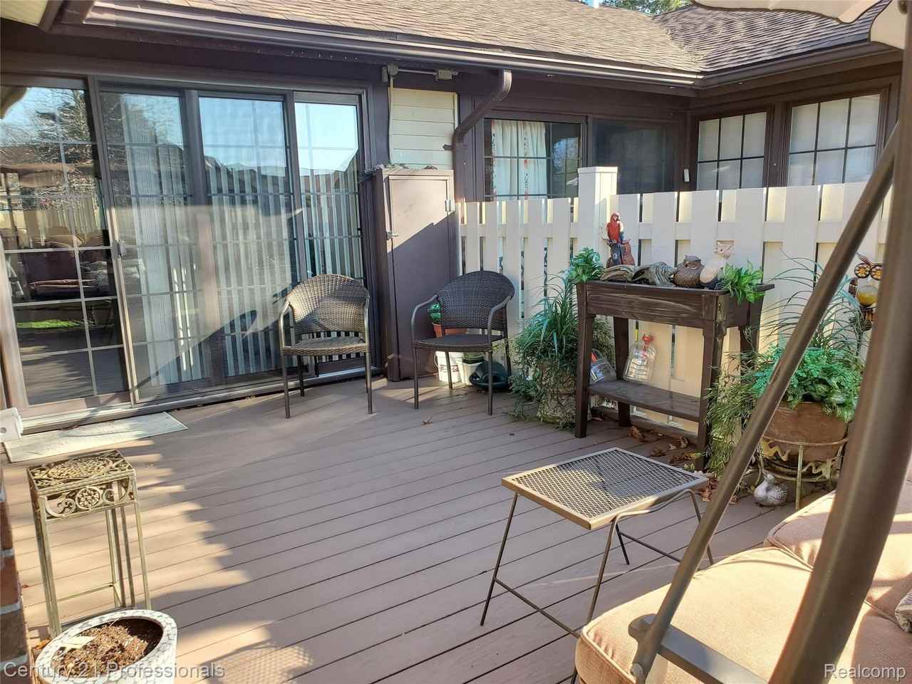 40618 Newport Dr - Photo 2 of 25