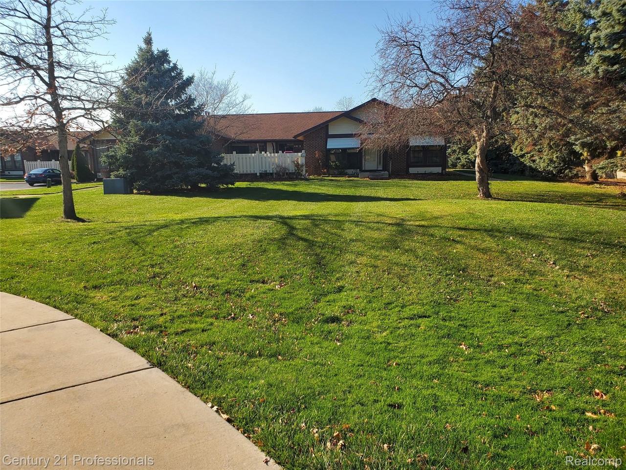 40618 Newport Dr - Photo 3 of 25