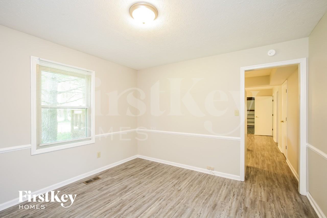 211 Banbury Rd - Photo 4 of 14