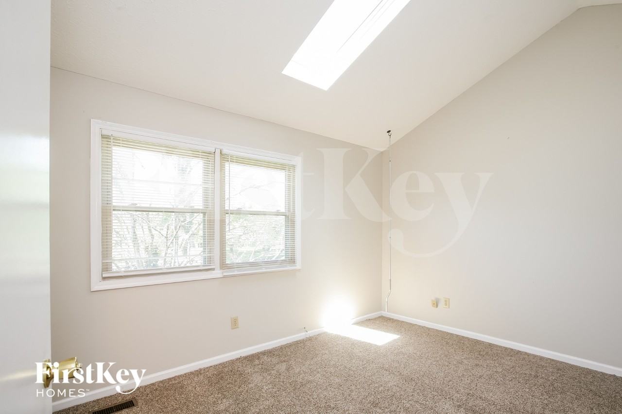 211 Banbury Rd - Photo 7 of 14