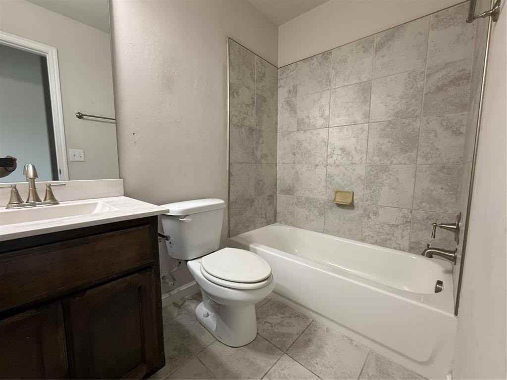 4117 Nw 153rd St - Photo 6 of 12