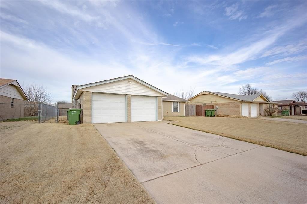 1071 Raintree Mansion - Photo 2 of 24