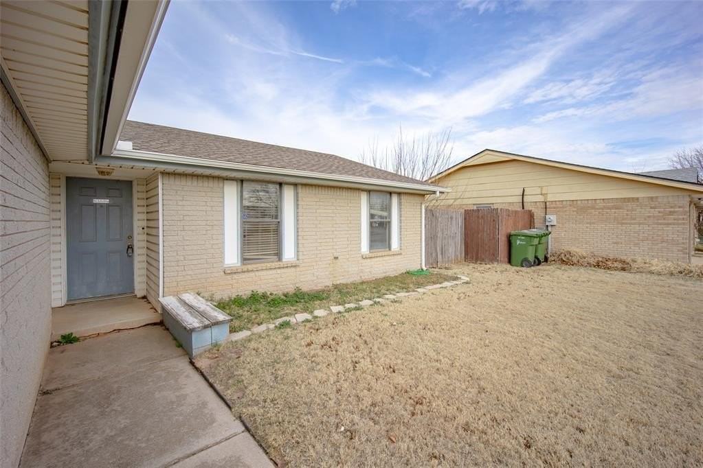 1071 Raintree Mansion - Photo 3 of 24