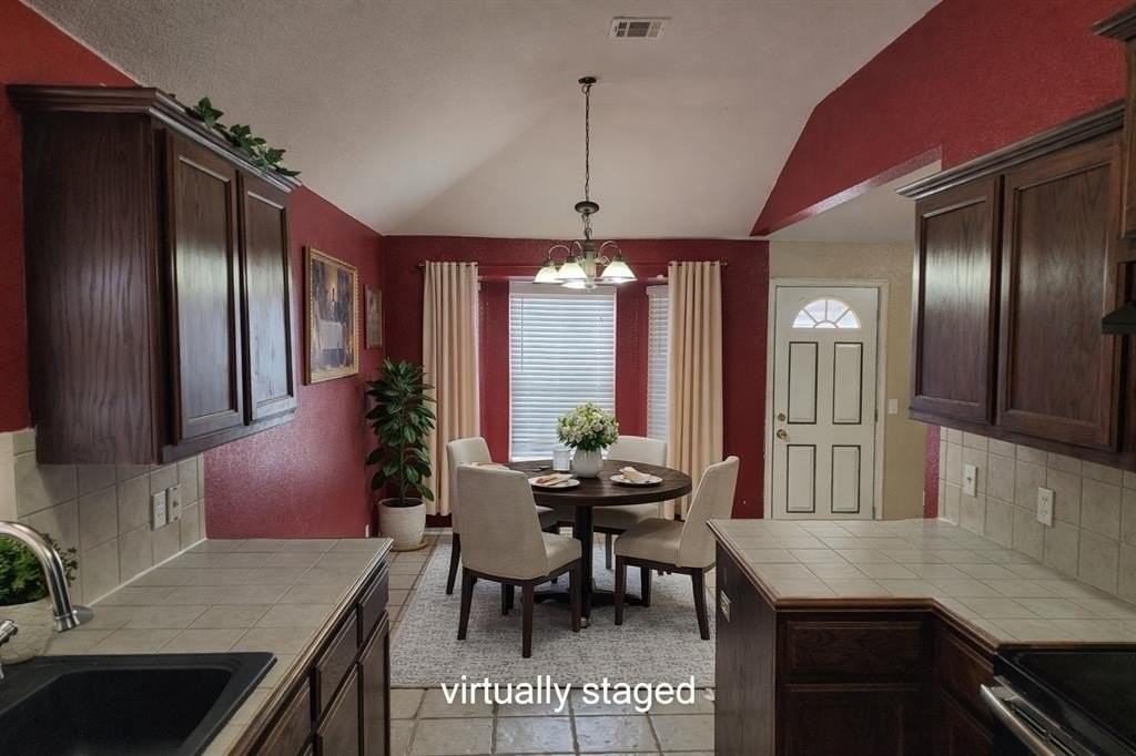 212 Cambridge Dr - Photo 4 of 19