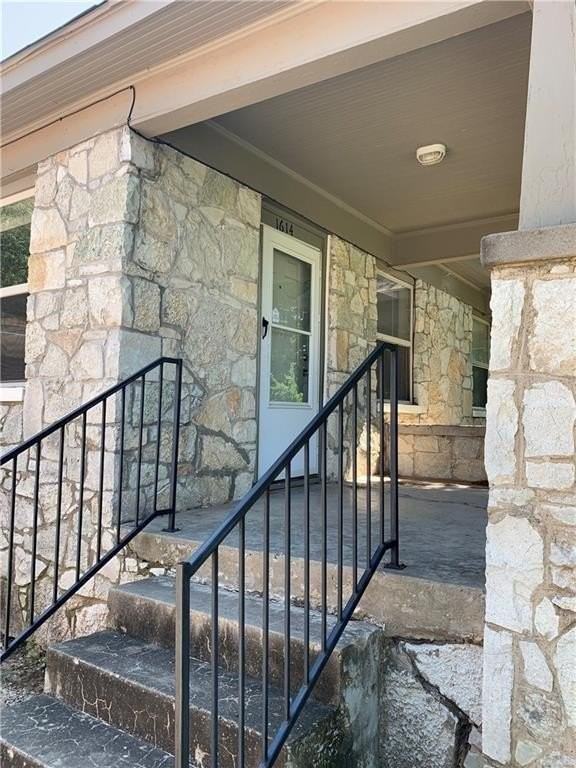 1614 N Marion Ave - Photo 2 of 8