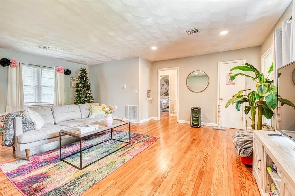 1205 Westlawn Dr - Photo 5 of 31