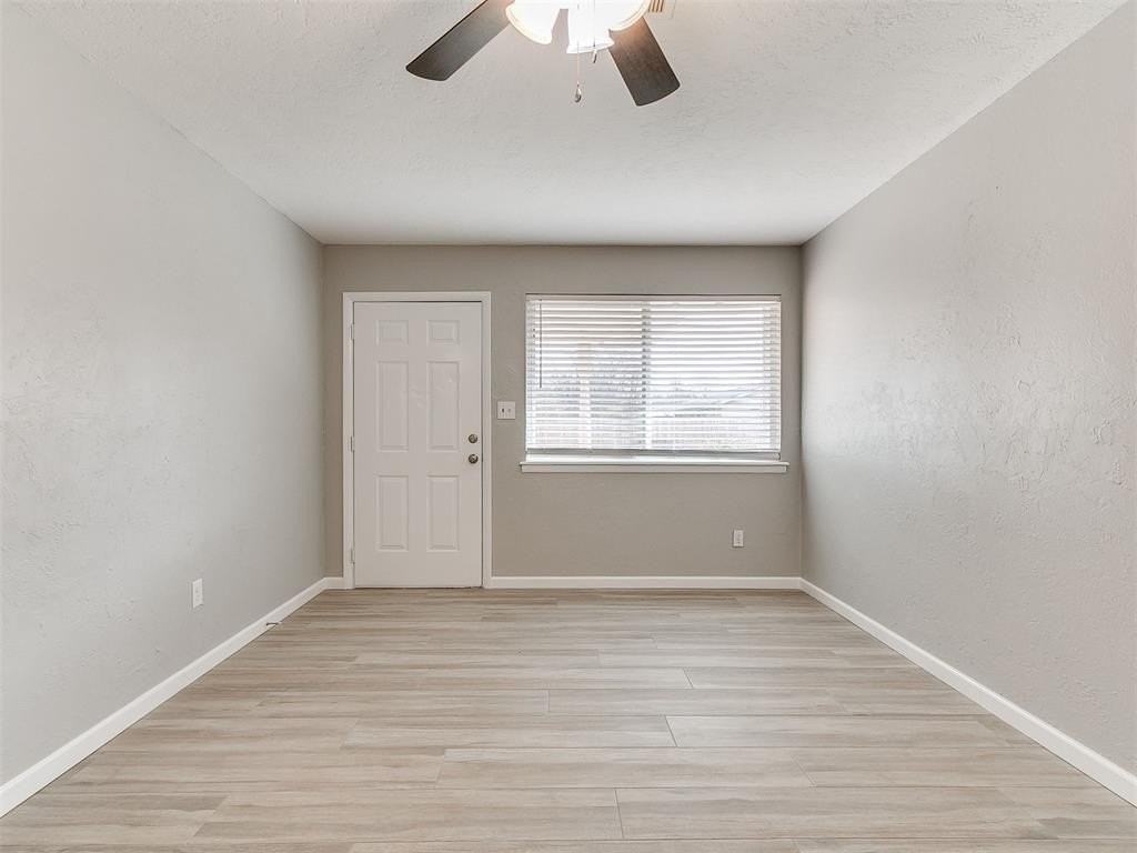 202 Thompson Dr - Photo 2 of 19