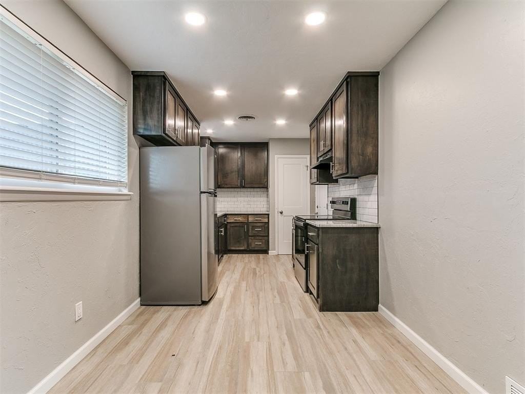 202 Thompson Dr - Photo 5 of 19