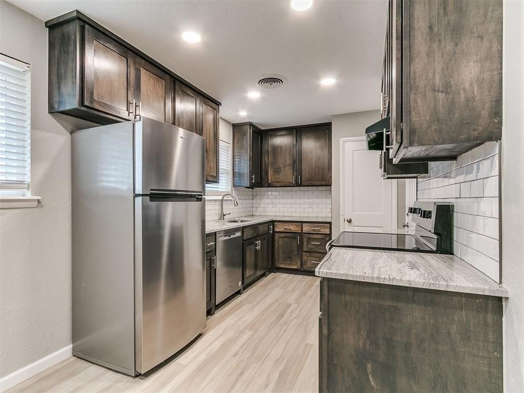 202 Thompson Dr - Photo 6 of 19