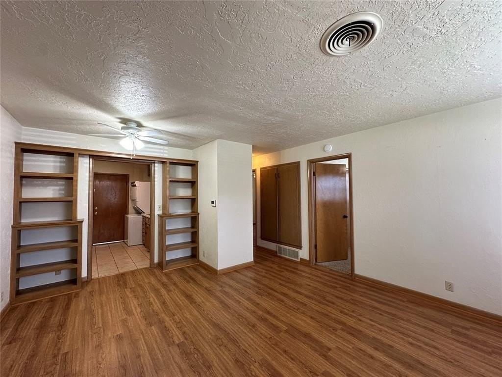 2033 Delaware Ln - Photo 4 of 13