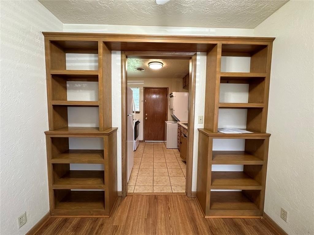 2033 Delaware Ln - Photo 5 of 13