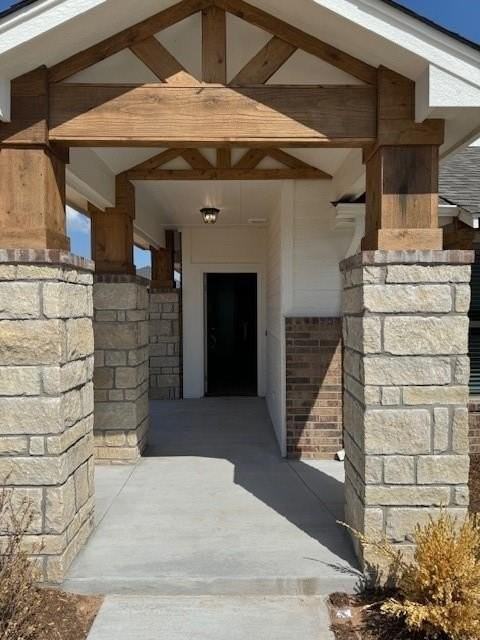 704 Argos Rd - Photo 3 of 37