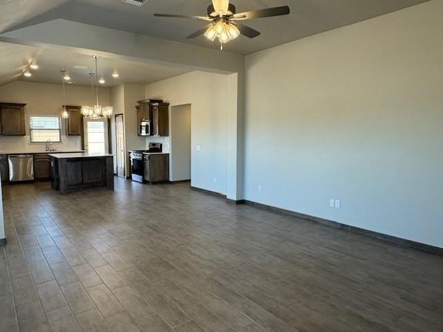 704 Argos Rd - Photo 4 of 37