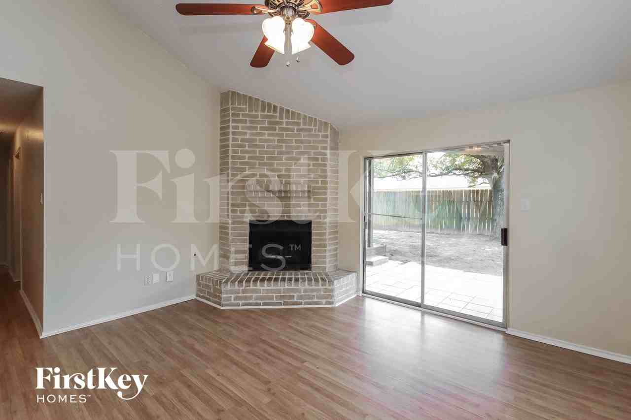 17002 Enchanted Cir E - Photo 2 of 15