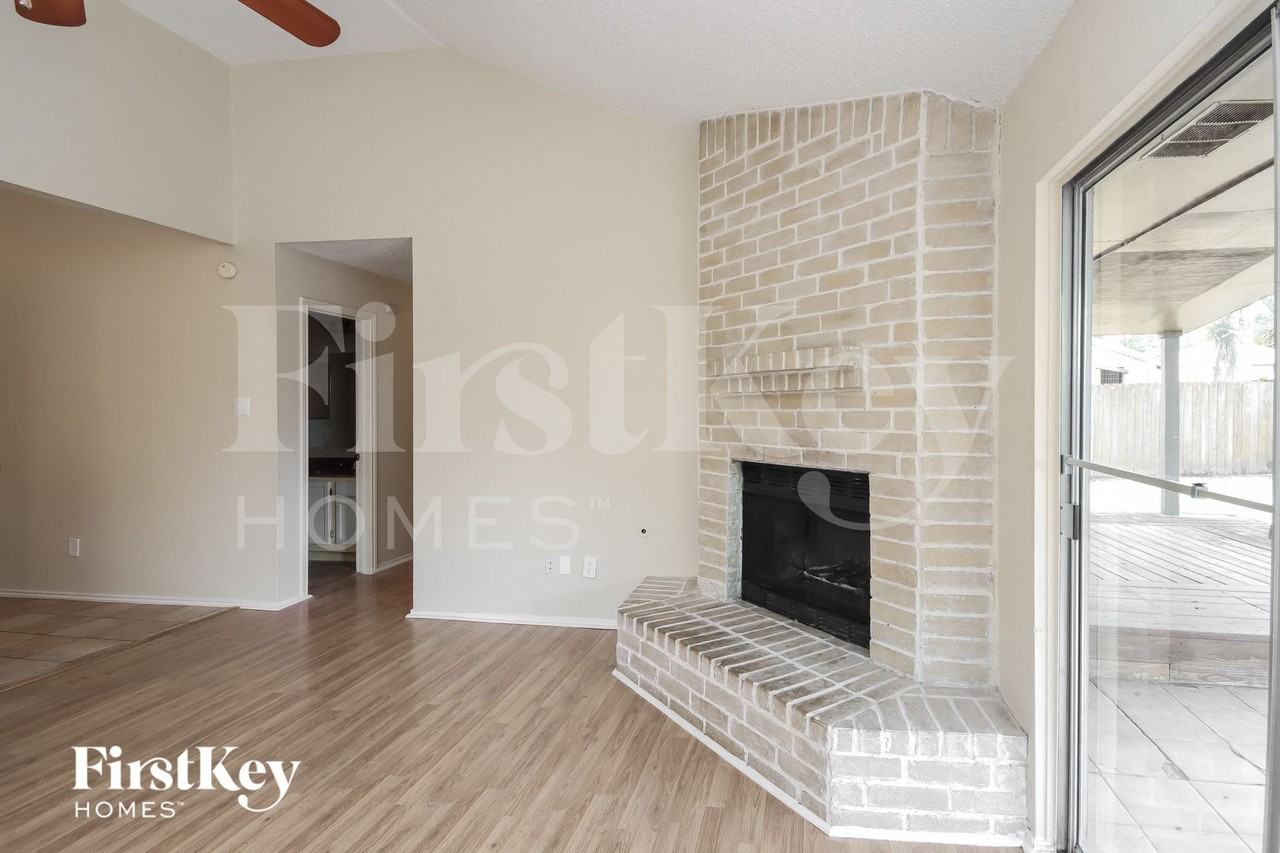 17002 Enchanted Cir E - Photo 3 of 15