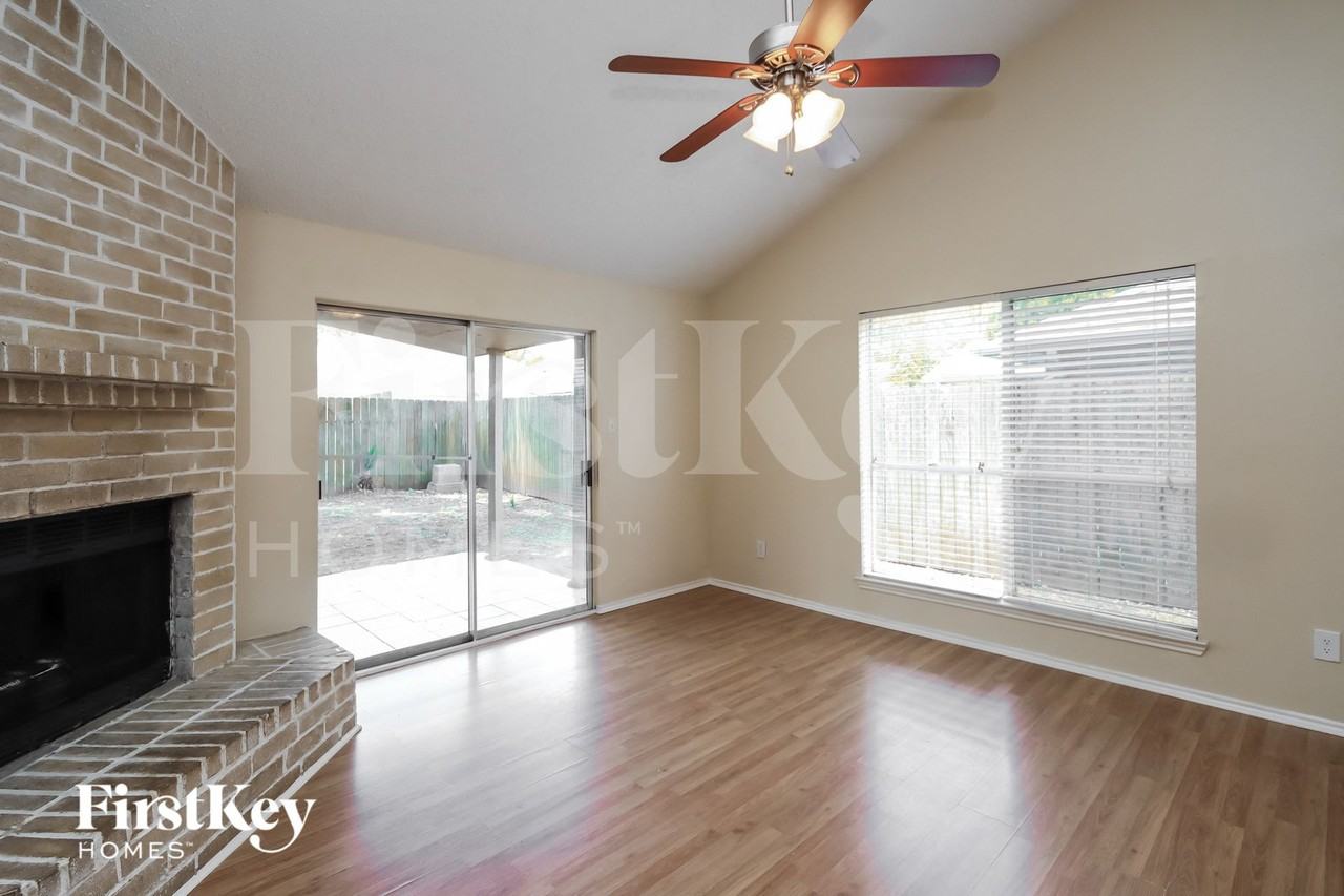 17002 Enchanted Cir E - Photo 4 of 15