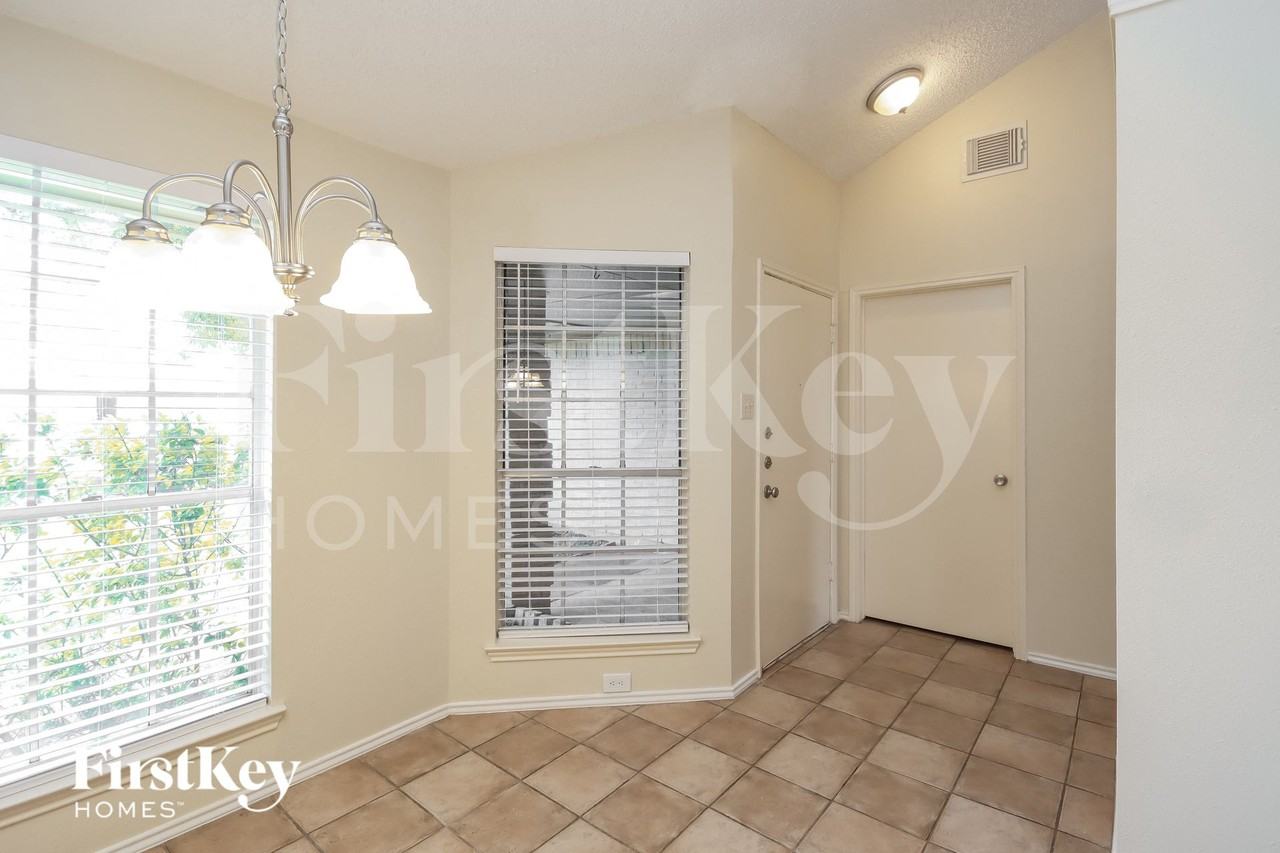 17002 Enchanted Cir E - Photo 5 of 15