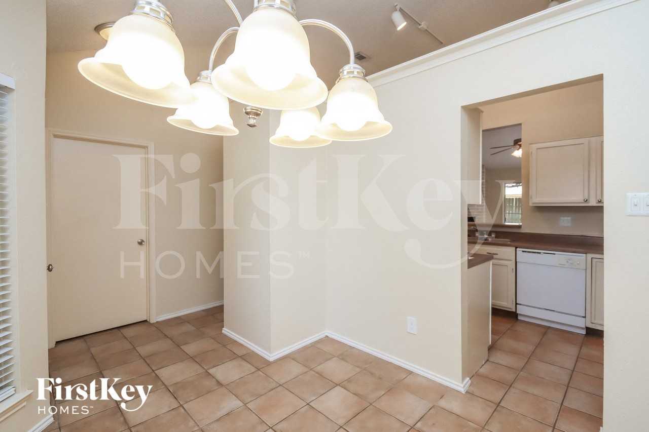 17002 Enchanted Cir E - Photo 6 of 15