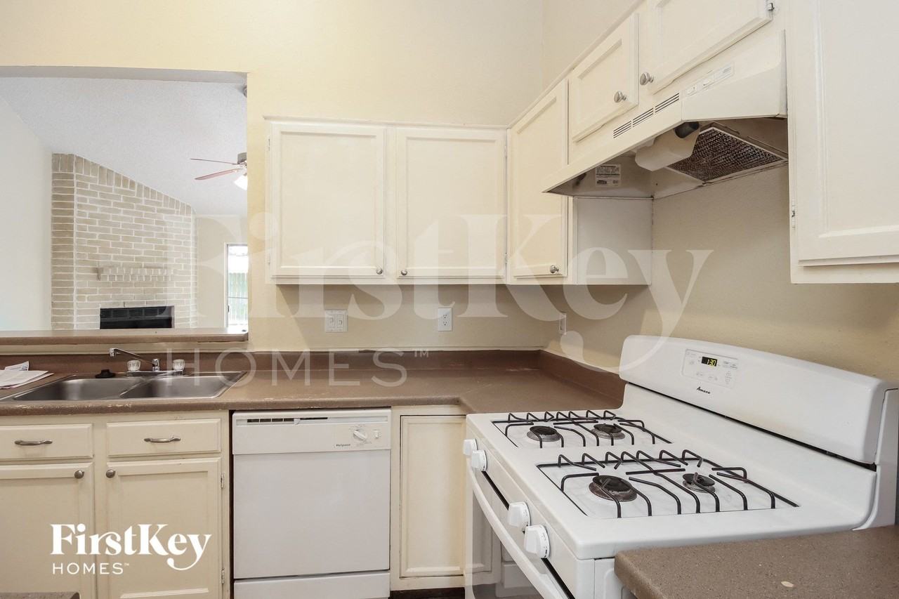 17002 Enchanted Cir E - Photo 7 of 15