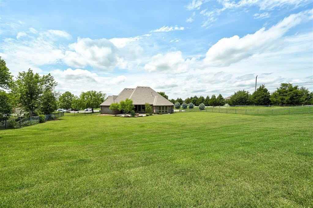 22090 White Pine Cir - Photo 3 of 43