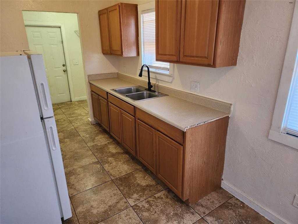 616 Nw 36th St - Photo 2 of 20