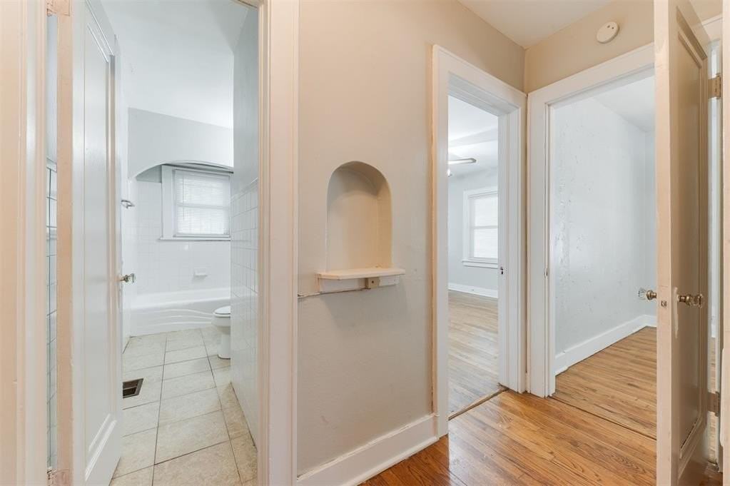 2833 Nw 22nd St - Photo 4 of 28