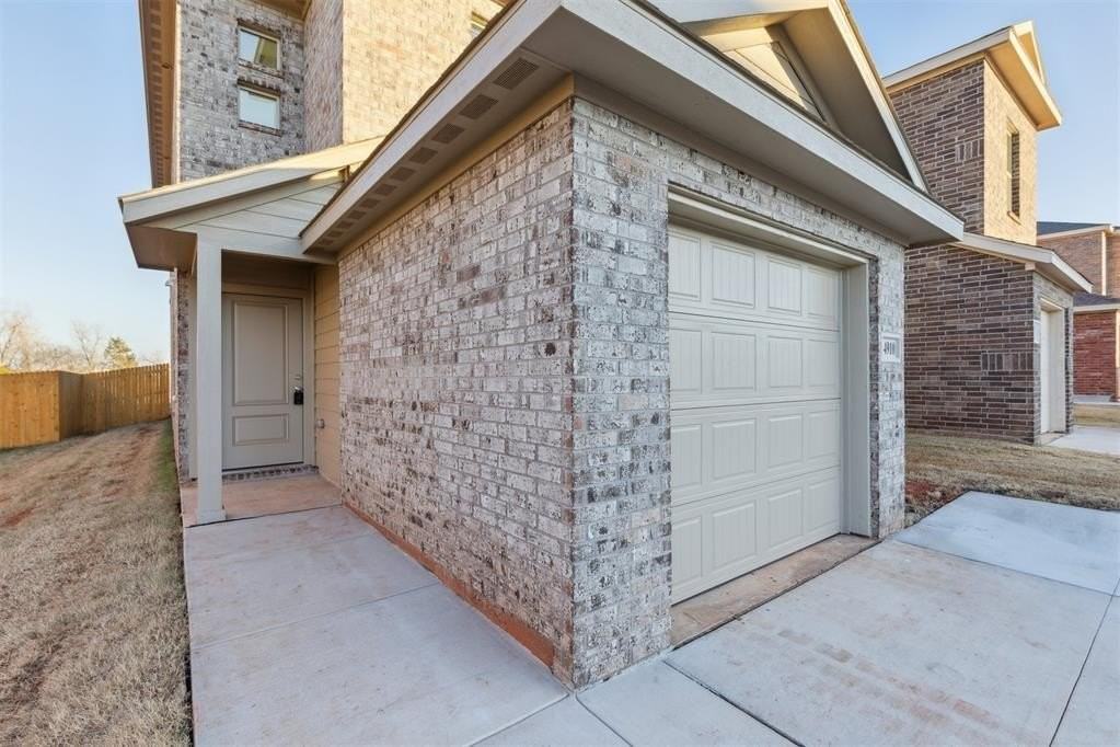 14910 Parkway Center Ave - Photo 4 of 42