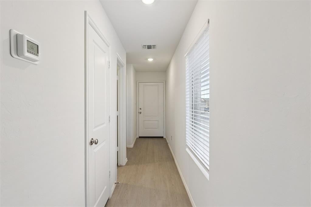 14910 Parkway Center Ave - Photo 6 of 42