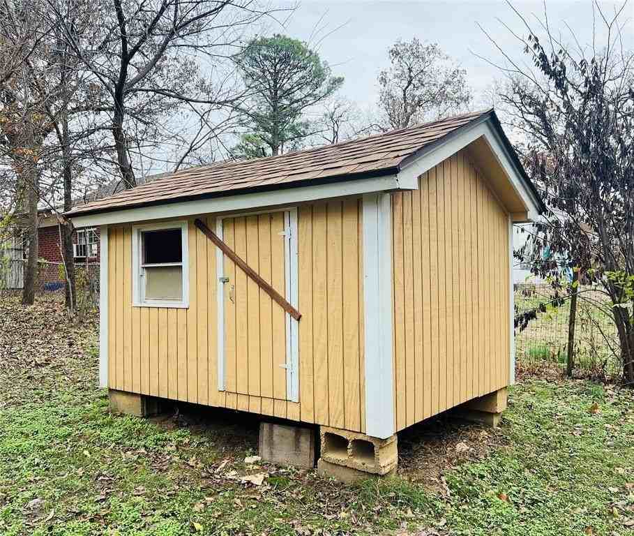 1847 N Allen Ln - Photo 2 of 48