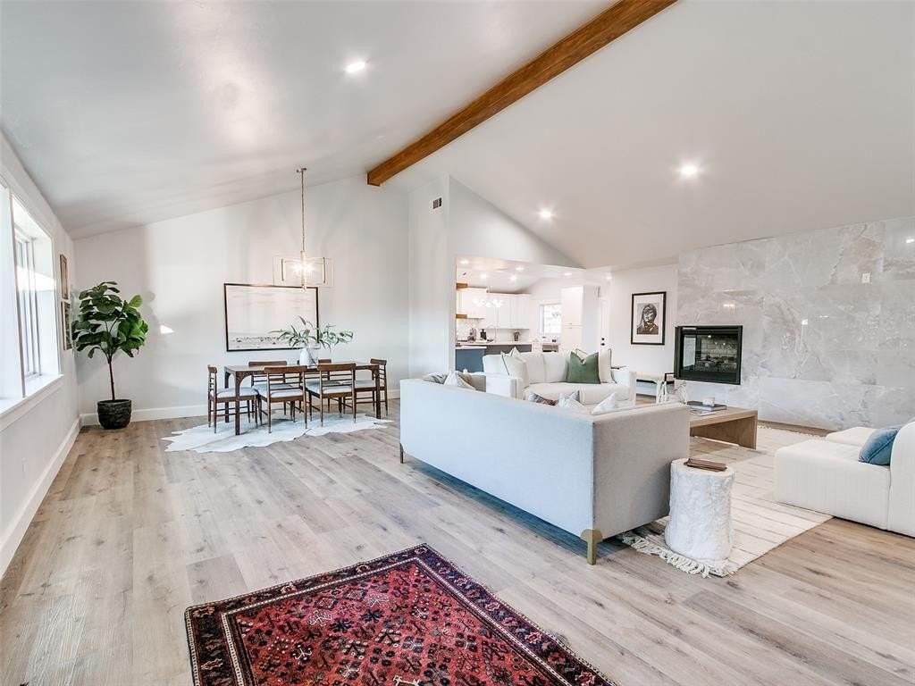 2101 Nw 60th St - Photo 2 of 33