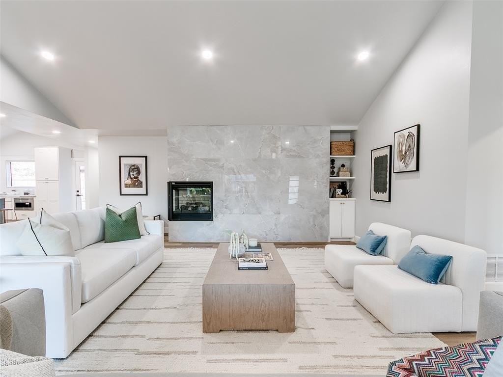 2101 Nw 60th St - Photo 3 of 33