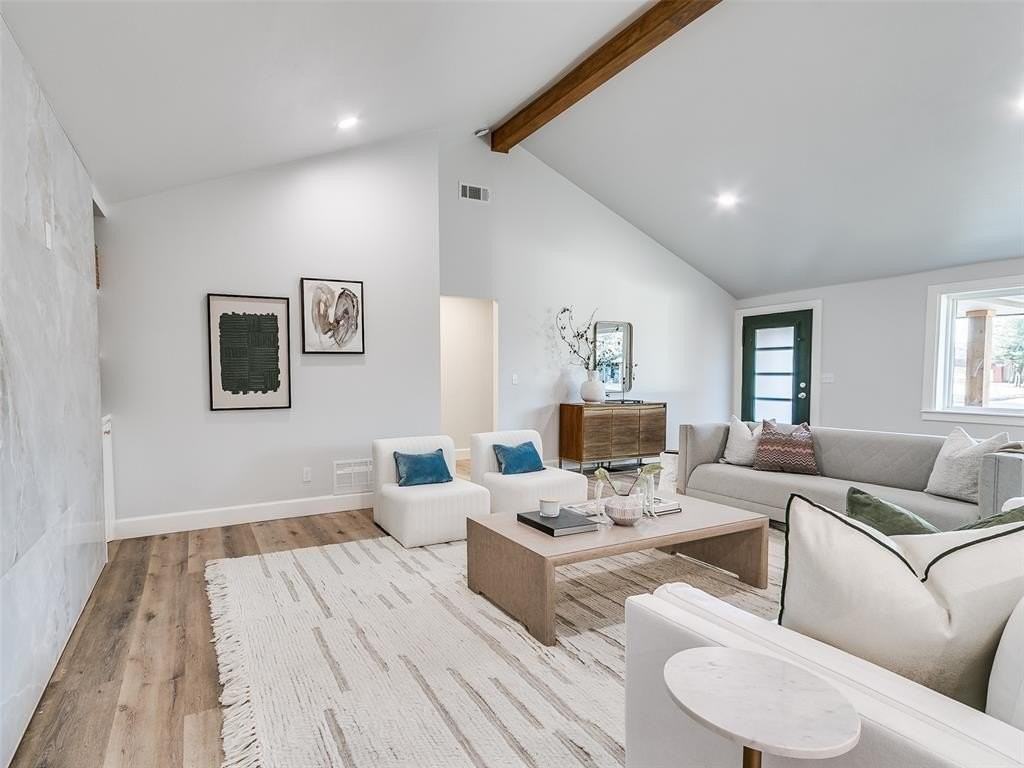 2101 Nw 60th St - Photo 4 of 33