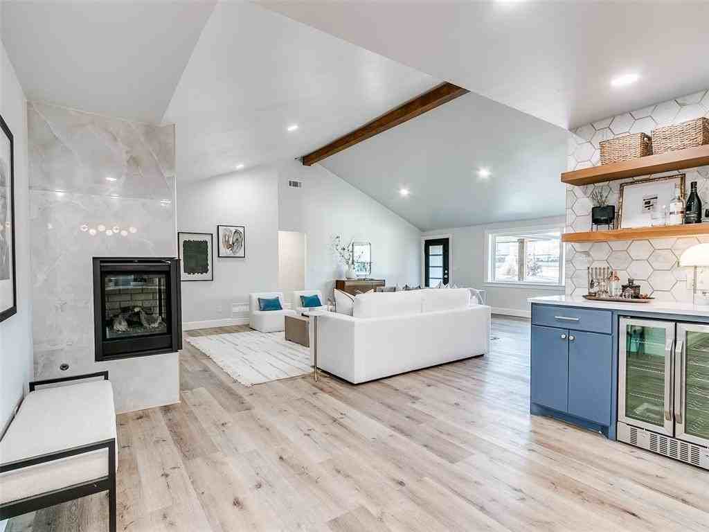 2101 Nw 60th St - Photo 6 of 33