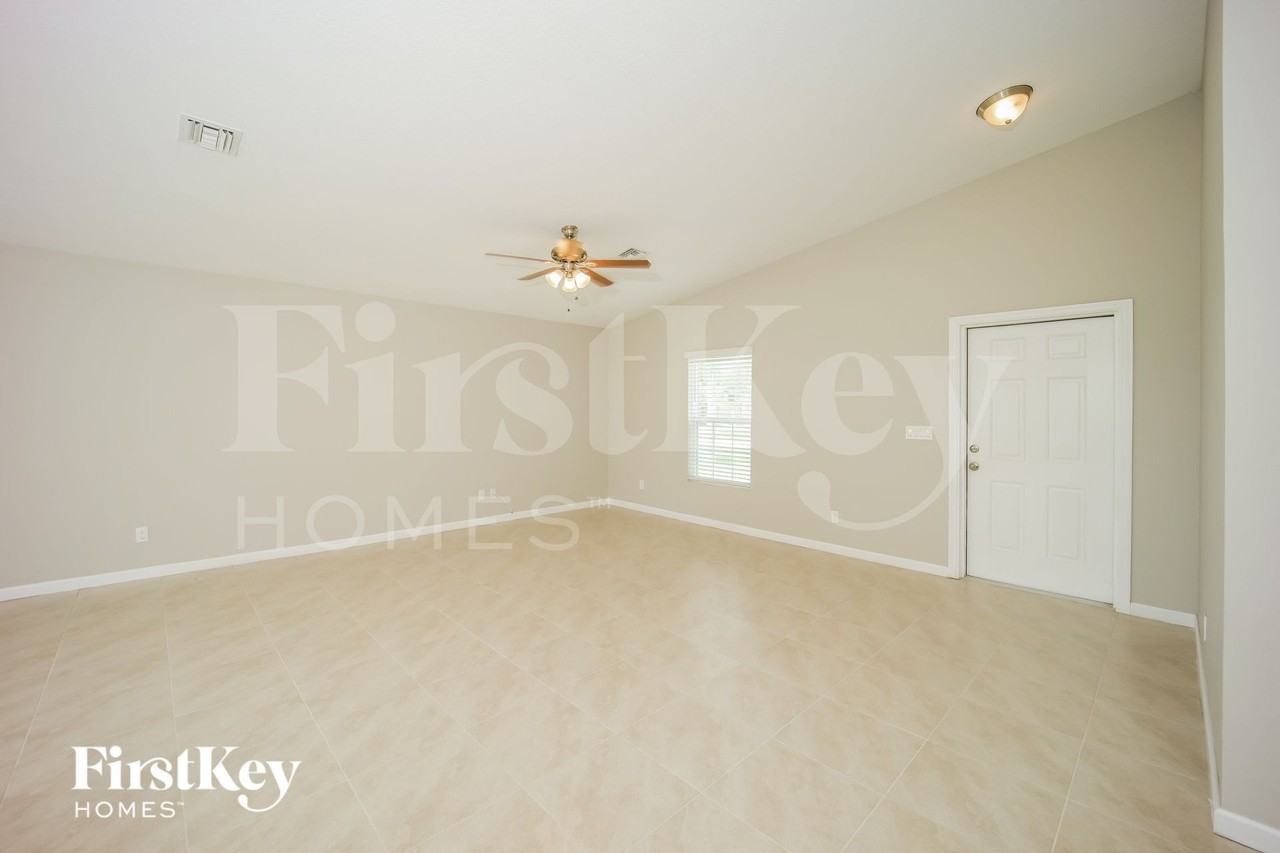 154 Nw Curtis St - Photo 4 of 15