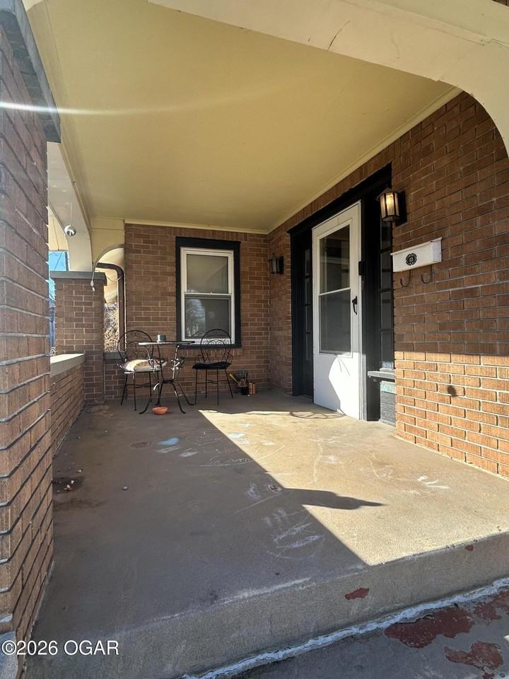 1922 S Jackson Ave - Photo 3 of 10