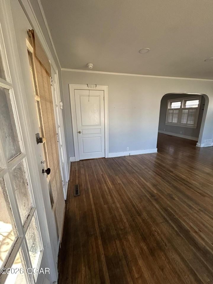 1922 S Jackson Ave - Photo 4 of 10