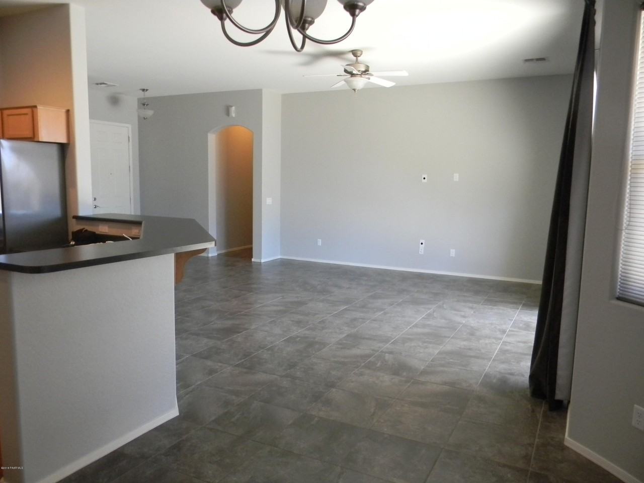 3975 N Gower Dr - Photo 3 of 16