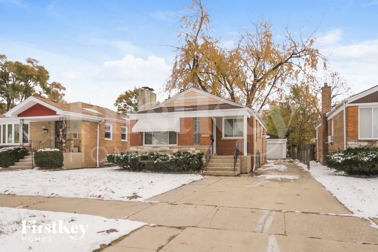 14525 Dobson Ave - Photo 2 of 19